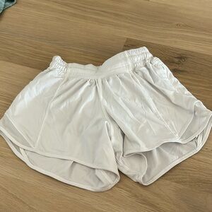 Lululemon white shorts size 0 2.5in hotty hots high rise